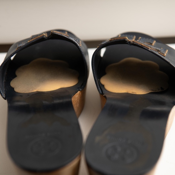 Tory Burch Wedge Black Leather Wood Platform Sandals LOGO Size 9 Slip On Heels - Picture 4 of 7